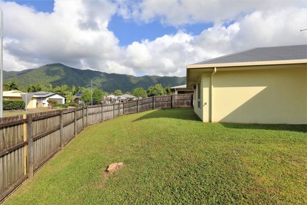 Family Friendly Air conditioned Home - Fenced Yard with double gate access - Photo 1