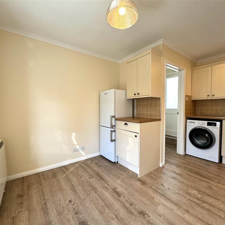 2 bedroom bungalow to rent - Photo 1