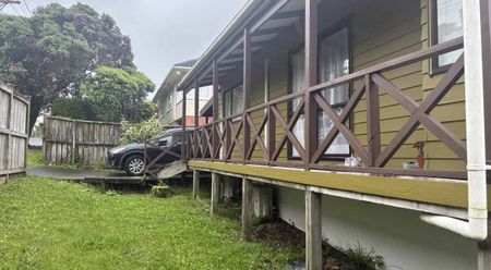 Tidy Family Home - Photo 2