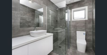 BRAND NEW LUXURY TOWNHOUSE READY TO MOVE INTO! - Photo 3