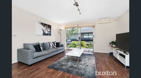 LIFESTYLE LOCATION! - Photo 3