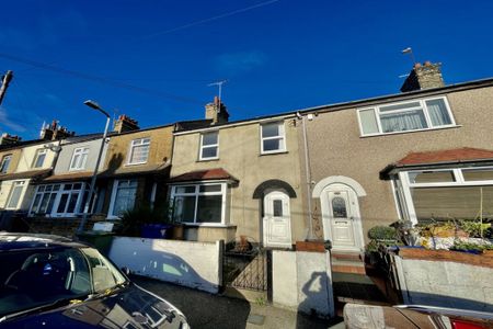 3 bed House Rosedale Road, Grays, RM17 - Photo 4