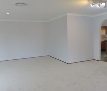 GREAT FAMILY HOME WITH POOL - Photo 5