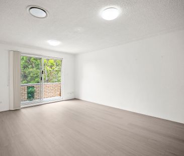 Renovated 2 bedroom apartment with a leafy outlook - Photo 5