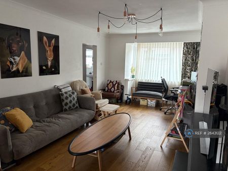 3 bedroom semi-detached house to rent - Photo 2