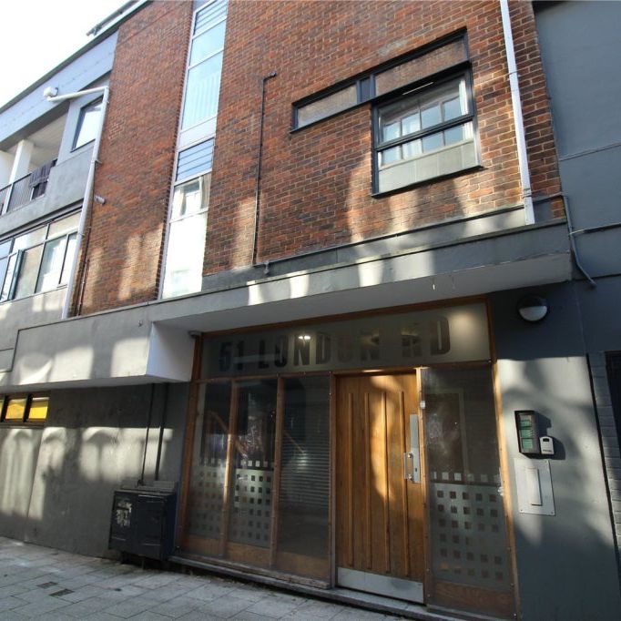 4 Bedroom Flat / Apartment - London Road, Southampton - Photo 1