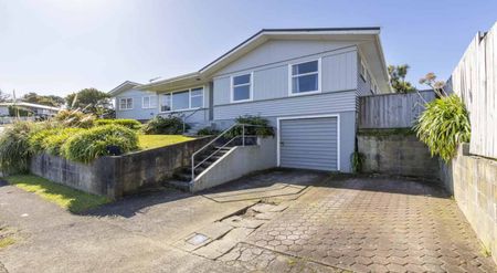 Three bedroom home in Blagdon - Photo 2
