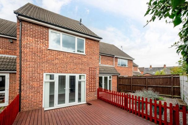 St. Mary's Close, Loughborough - Photo 1