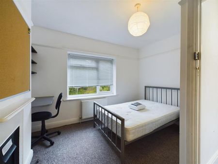 4 bedroom semi-detached house to rent - Photo 3