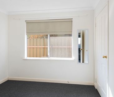 Neat as a pin! - Photo 2