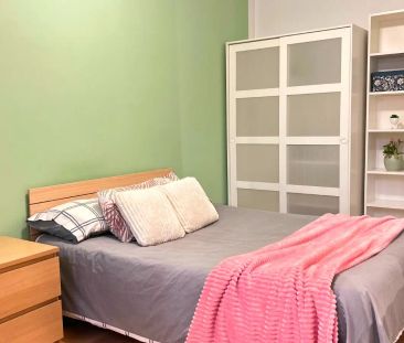 Room in a shared 12-bedroom apartment for rent in Guindalera, Madrid. - Photo 4