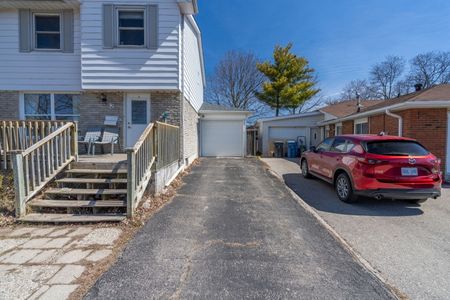 12 Chartwell Crescent, Guelph - Photo 2