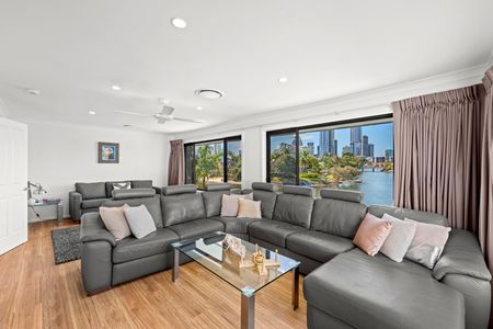 22 Maureen Court, Broadbeach Waters QLD 4218 - House For Rent | Domain - Photo 2