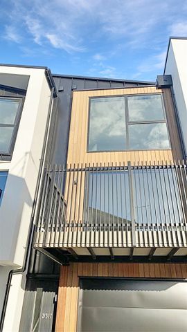 2/317 Lincoln Road, Addington - Photo 3