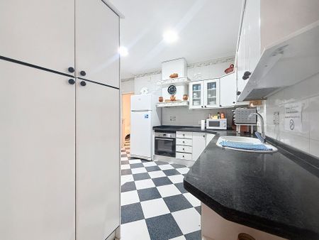 Piso de alquiler en Calle las Navas, Parque Ayala - Jardín de la Abadía - Huelín - Photo 4