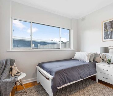 Large Family Home - Photo 6