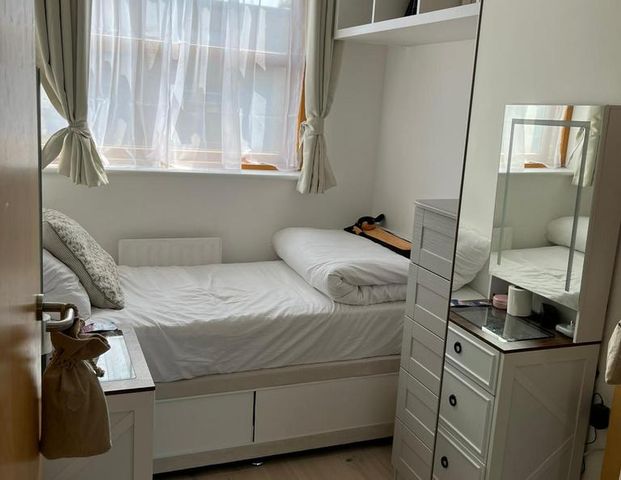 1 bedroom in a house share to rent - Photo 1