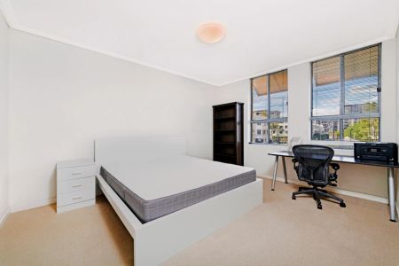 210/3 The Piazza,Wentworth Point,New South Wales 2127, Sydney - Photo 4