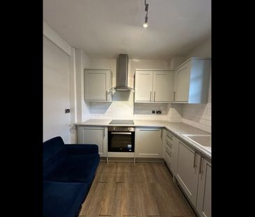 2 Bed Flat, Poynders Road, SW4 - Photo 6