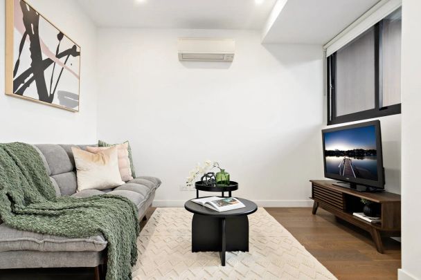Modern 1-Bedroom Apartment in the Heart of Essendon - Photo 1