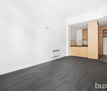 SPACIOUS 1 BEDROOM APARTMENT - Photo 1