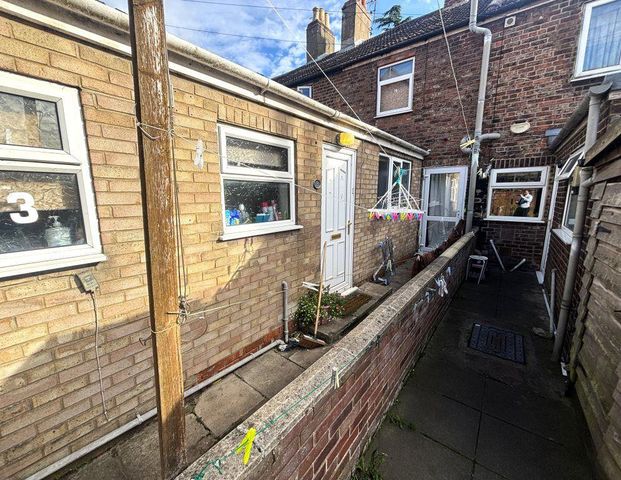 2 bedroom house to rent - Photo 1