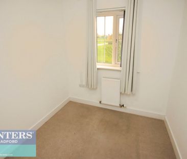 2 bedroom Flat To Let - Photo 3
