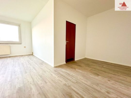 Günstige, renovierte 3-Raum-Wohnung in ruhiger Waldrandlage - Bingestadt Geyer! - Photo 1