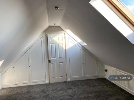 3 bedroom detached house to rent - Photo 3