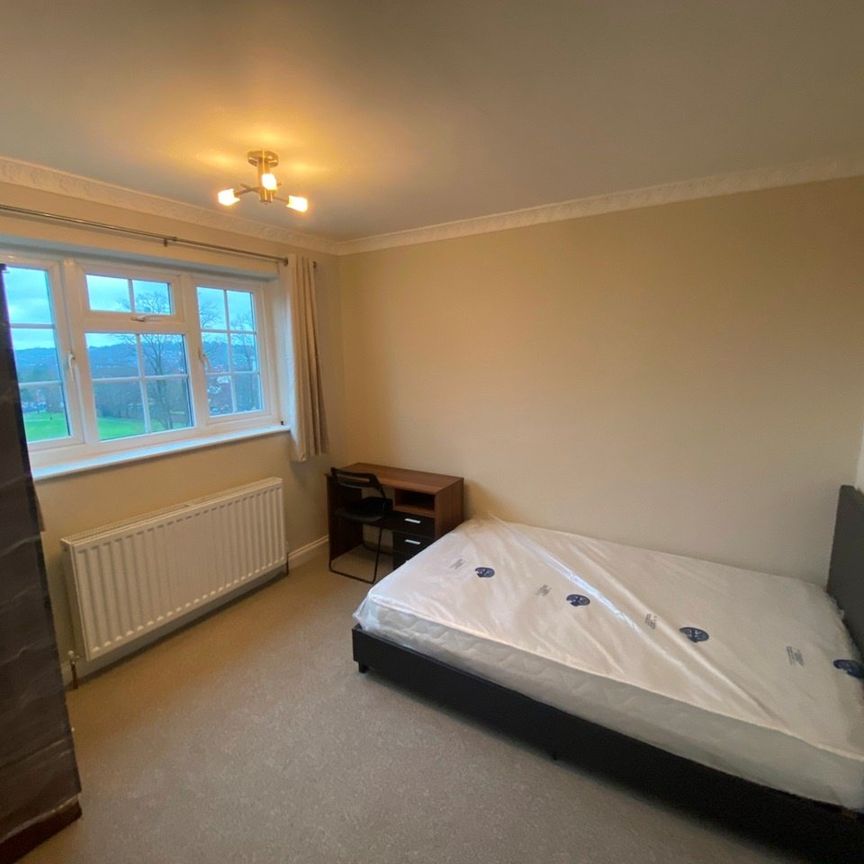 Room in a Shared House, Downs Road, LU1 - Photo 1
