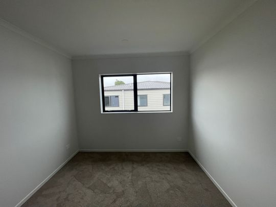 4 Bedrooms in Bucklands Beach - Photo 1