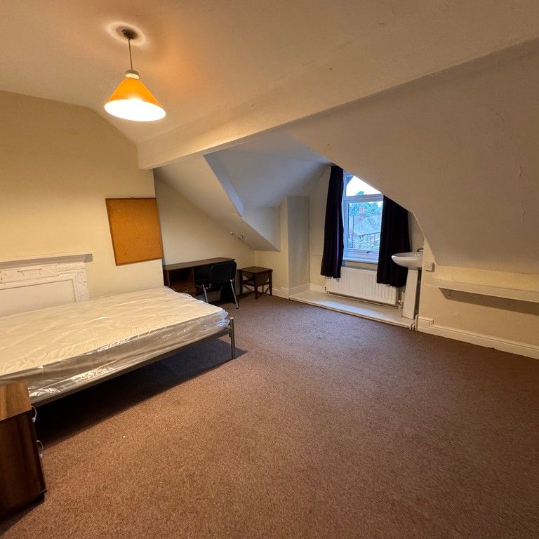 East Parade, Heworth - P2115 - Photo 1