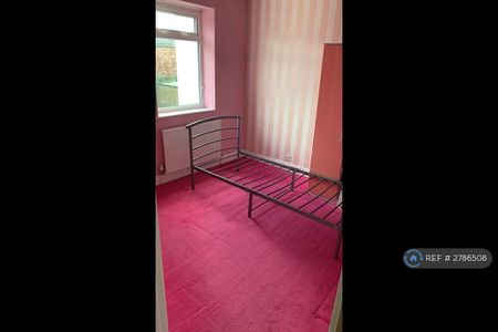 3 bedroom terraced house to rent - Photo 2