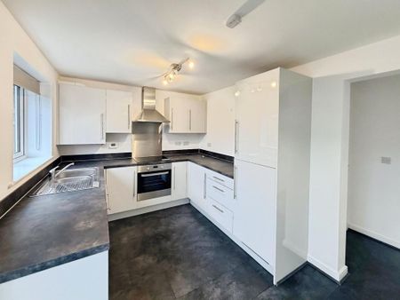 3 bedroom semi-detached house to rent - Photo 5