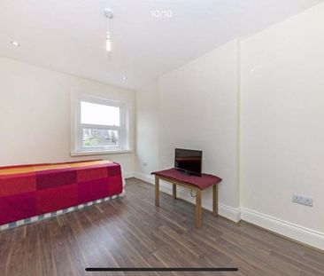 6 bedroom detached house to rent - Photo 2