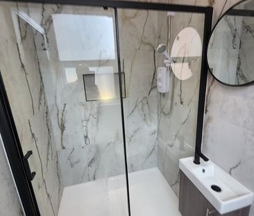 Studio Flat, High Street, W3 - Photo 1
