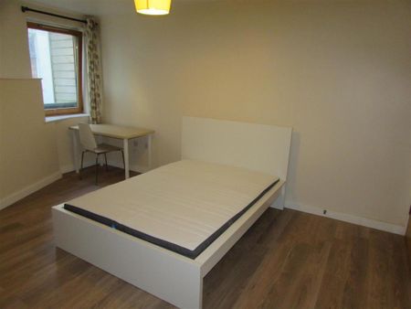 3 bedroom apartment to rent - Photo 5