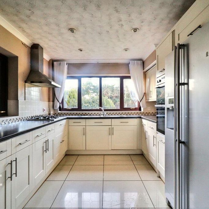 3 bedroom semi-detached house to rent - Photo 1