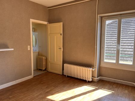 Location Appartement 3 pièces 73m² ARGENTON SUR CREUSE 36200 - Photo 3