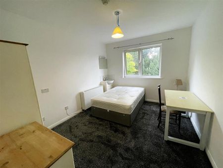 1 bedroom in a house share to rent - Photo 3