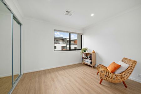 Stunning Tri Level Townhouse - Photo 4
