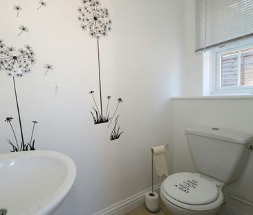 Terraced House to rent on - Photo 6