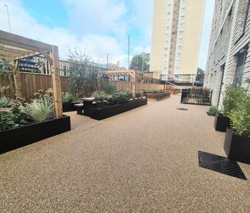 Cow Green, Halifax - Photo 2