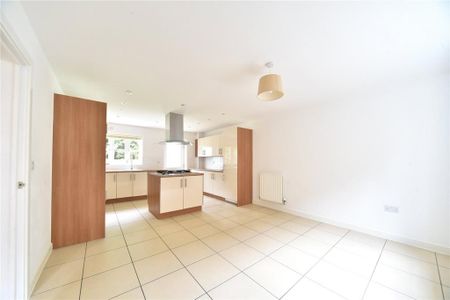 5 bedroom detached house to rent - Photo 3