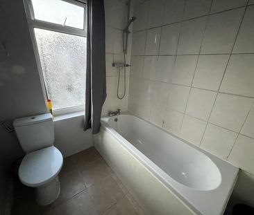 4 bedroom semi-detached house to rent - Photo 6
