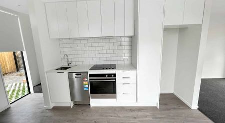 SPREYDON - TWO BEDROOM BRAND NEW TOWNHOUSE - Photo 4