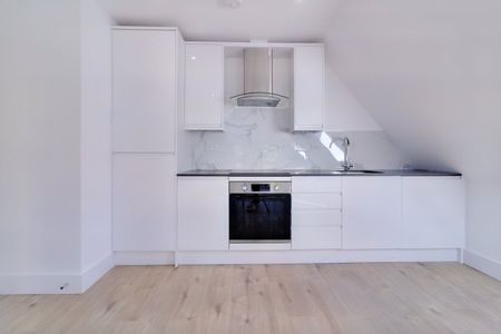 Flat 7, High Road, Harrow Weald, HA3 - Photo 2