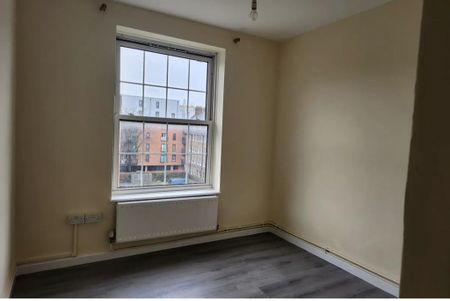 3 bedroom flat to rent - Photo 3
