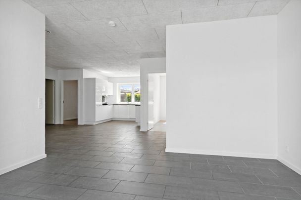 5-værelses nyere opført fuldmuret rækkehus - Photo 1