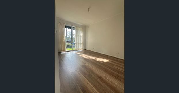 Spacious Family Home with Mountain Views and Exceptional Convenience - Photo 1